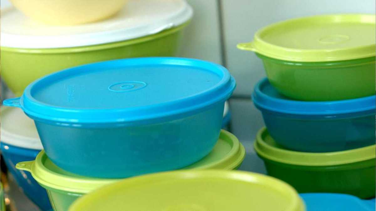 Here's the Best Way to Remove Smells From Tupperware
